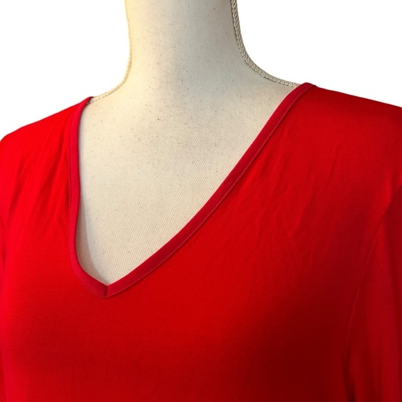 24seven Comfort Apparel Three Quarter Sleeve V-Neck Maternity Tunic Top Red NEW - Picture 3 of 10